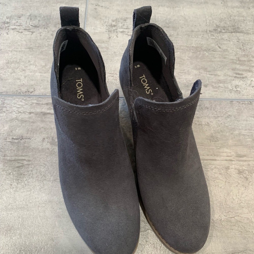 TOMS Women's Dark Gray Ankle Booties